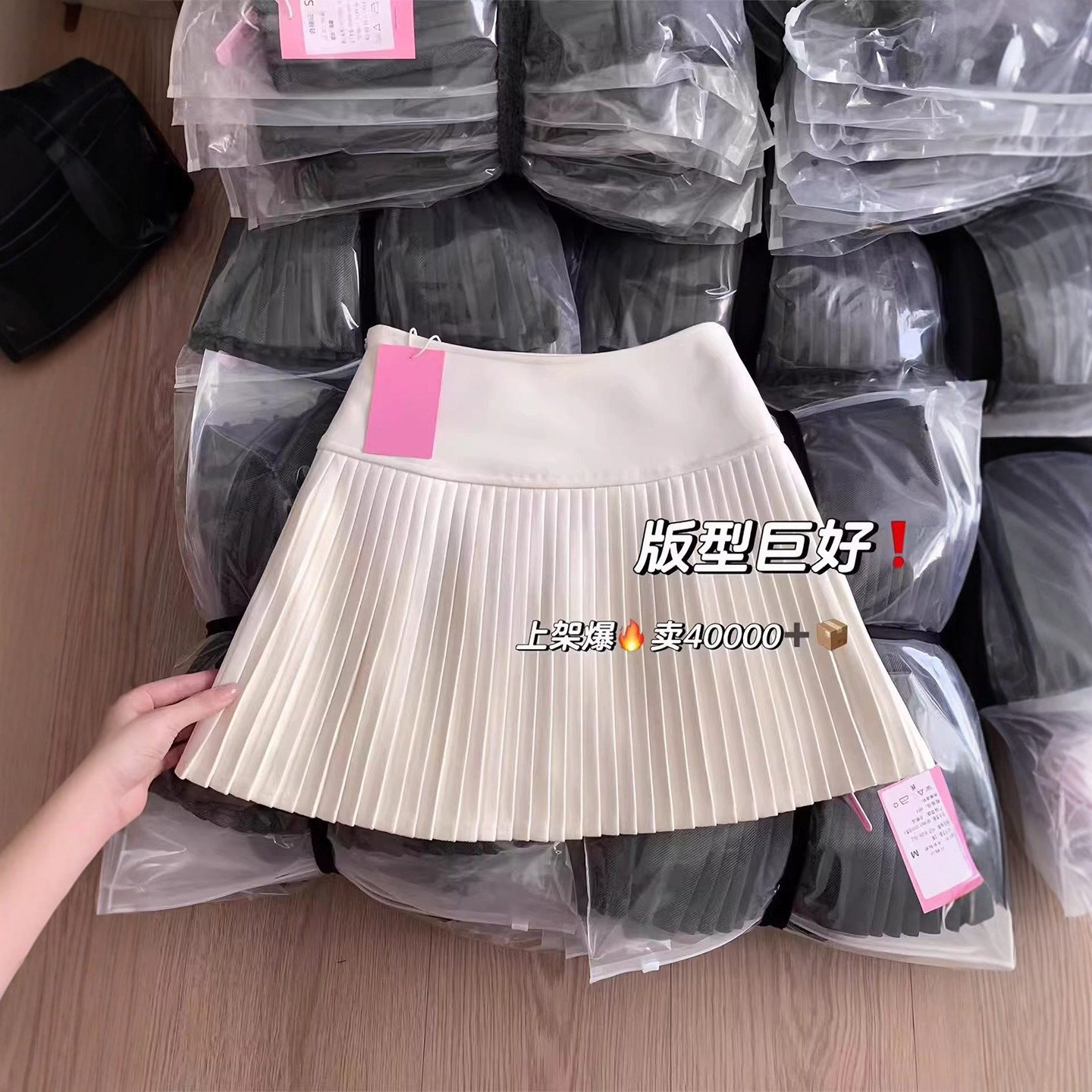 白色毛呢裙子女秋冬季2026新款高腰遮跨a字防走光风琴百褶半身裙
