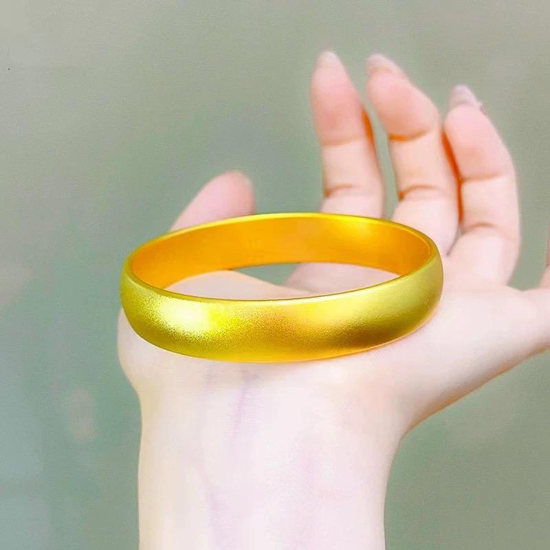 泥鳅背黄金色手镯轮胎实心粗宽沙金手镯女磨砂心经手环金店同款