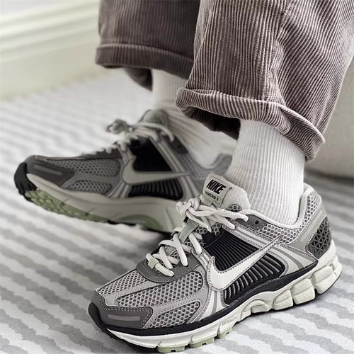 Nike/耐克老爹鞋透气耐磨轻便