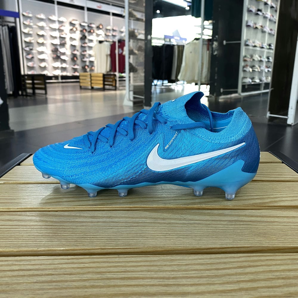 Nike耐克暗煞系列足球鞋