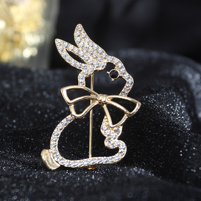 兔年可爱日系兔子胸针男女肖战同款轻奢气质胸花别针领针衣服装饰