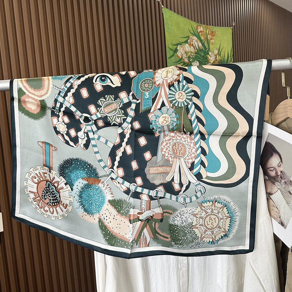 春夏季时尚印花70cm真丝方巾女大牌风新款围脖小马100%桑蚕丝丝巾