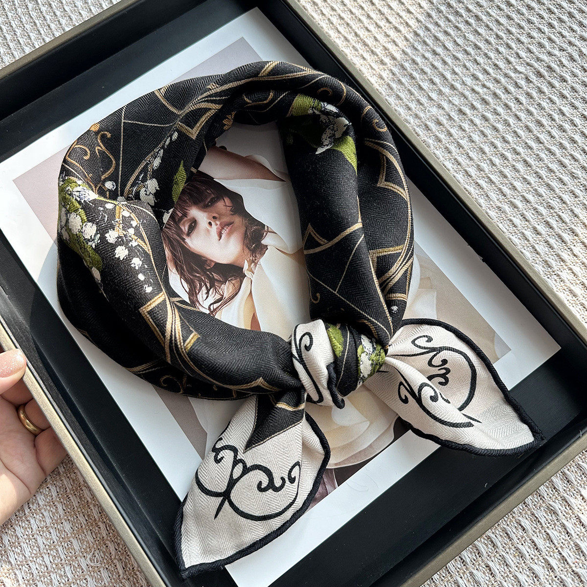 铃兰幽梦黑绿双面双色复古真丝羊毛围巾女秋冬高级感保暖披肩,服饰配件/皮带/帽子/围巾,围巾/丝巾/披肩,淘宝优惠券,粉丝福利购,淘宝优惠卷