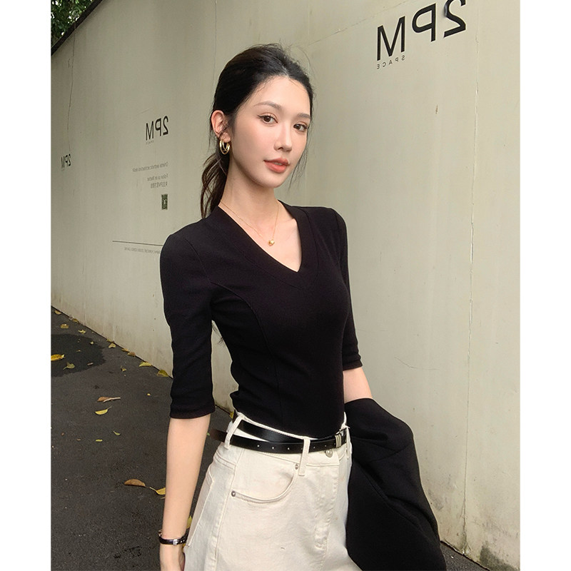 黑色V领五分袖中袖短袖t恤女纯棉2025秋季新款修身设计感短款上衣