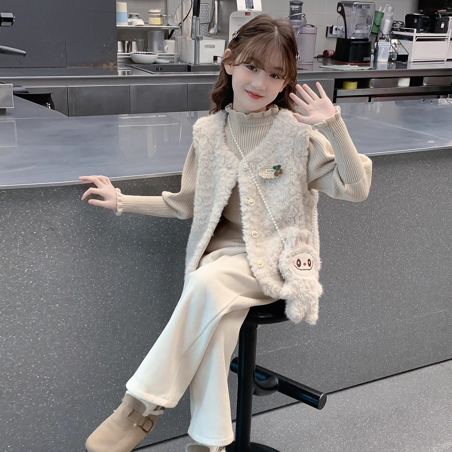 女童毛毛马甲2025秋冬新款儿童薄绒保暖可爱百搭背心外套洋气外穿,童装/婴儿装/亲子装,马甲,淘宝优惠券,粉丝福利购,淘宝优惠卷