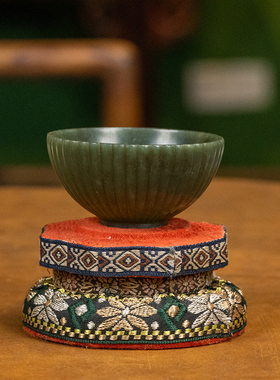 碧玉菊瓣纹杯73.1g玉器摆件