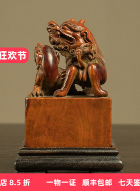 黄杨木雕子母瑞兽钮印章摆件