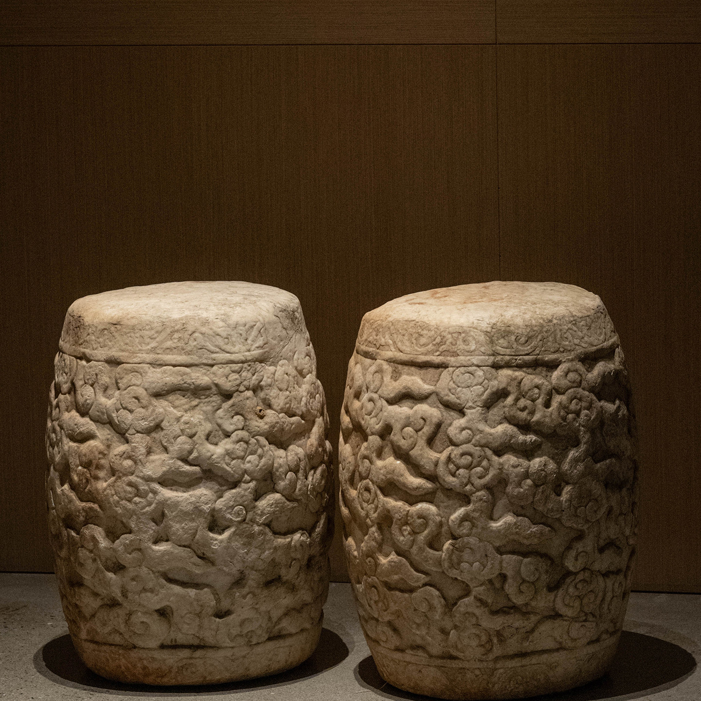 明代 汉白玉云纹鼓墩（一对）古董艺术品收藏真品汉白玉雕圆凳子