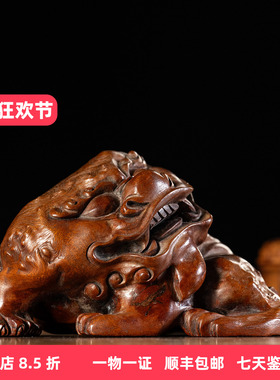 清代龙眼木雕狮子瑞兽摆件