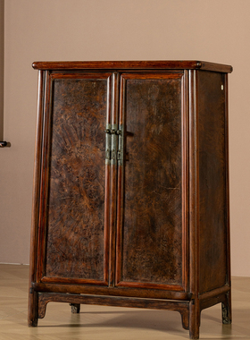 清早期海南黄花梨瘿木圆角柜