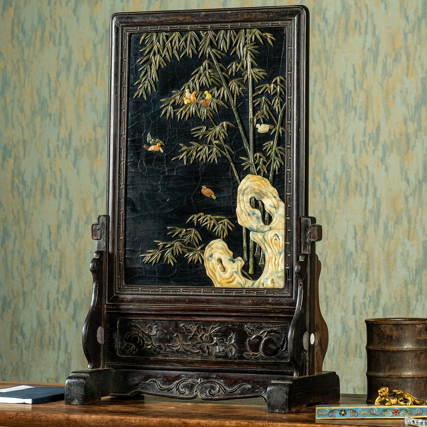 红木镶漆地百宝嵌竹石图插屏