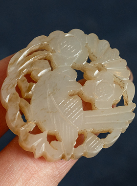 清代玉透雕花鸟纹圆牌挂饰