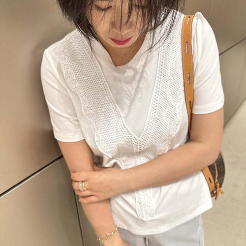 胖小妮的春天百搭纯棉圆领上衣女
