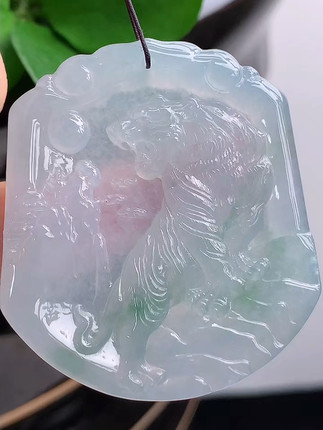 珠宝玉坠挂件正宗缅甸天然a货翡翠老坑冰种飘花生肖上山虎吊坠