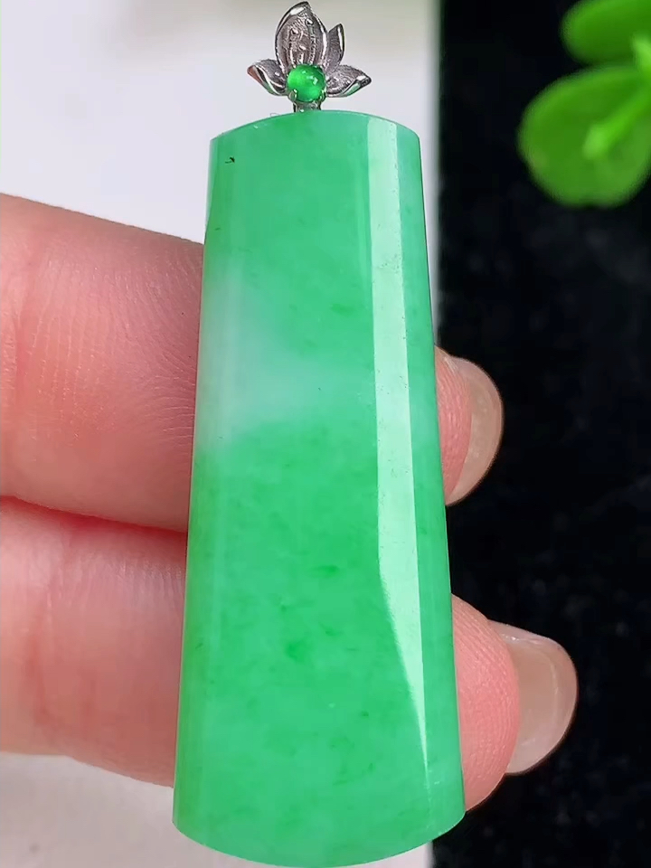 玉坠挂件首饰珠宝玉器正品缅甸天然翡翠a货18k金飘绿无事牌吊坠