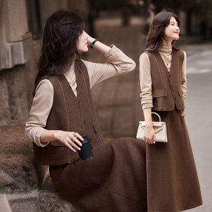 苏醒的乐园知性风通勤三件套秋冬时尚针织套头衫马甲中长半裙套装