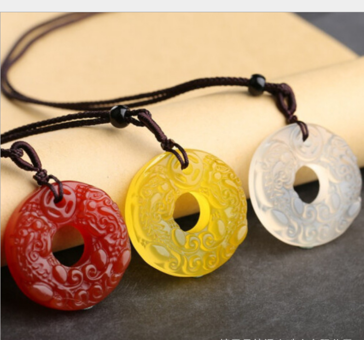 天然红玛瑙双貔貅平安扣吊坠男士女士黄绿水晶白玉髓挂件配饰佩戴