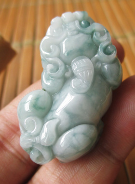 天然A货缅甸翡翠玉浅绿飘花貔貅吊坠男女款貔貅玉坠饰品项链坠戴