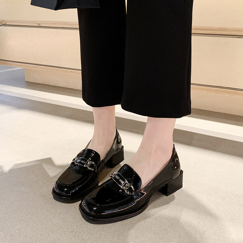 百思妞真皮粗跟金属扣乐福鞋英伦风一脚蹬小皮鞋单鞋大码41女鞋43