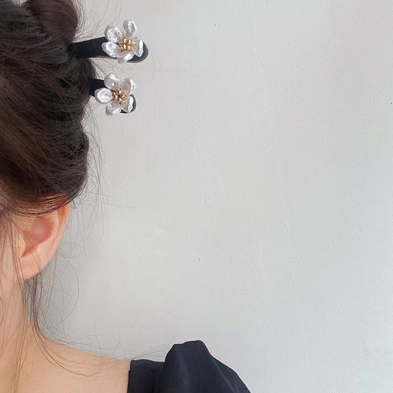 秋冬仿巴洛克珍珠发饰气质复古法式发簪日常百搭轻古风白梅花发饰