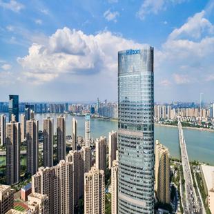 【618】长沙世茂希尔顿豪华套房2晚含早可拆+双人行政酒廊礼遇