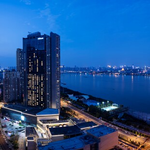 2晚通兑含早 世茂酒店8店行政房1 行政礼遇含希尔顿 春促