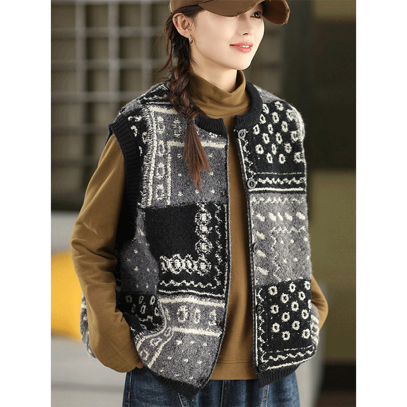 柒白2025秋冬新款文艺重工提花毛巾绒针织马甲气质宽松叠穿坎肩女