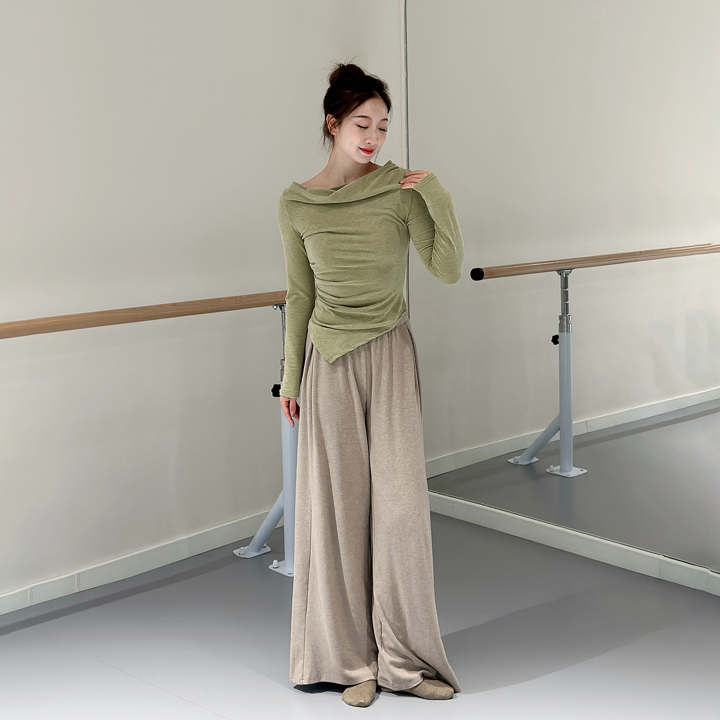 柔软垂坠宽松亲肤直筒阔腿舞蹈裤