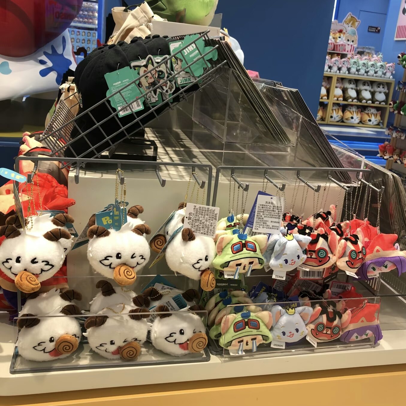 英雄联盟手游联名款坐姿公仔毛绒挂件名创优品MINISO毛绒玩偶抱枕