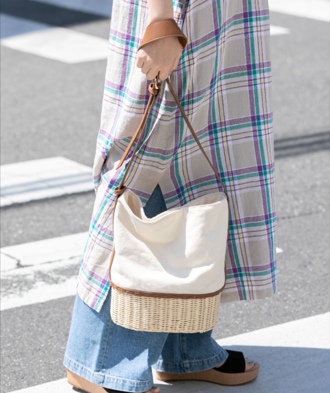 夏日本新款森女系棉麻拼接柳藤编织包休闲百搭斜跨单肩布包草包