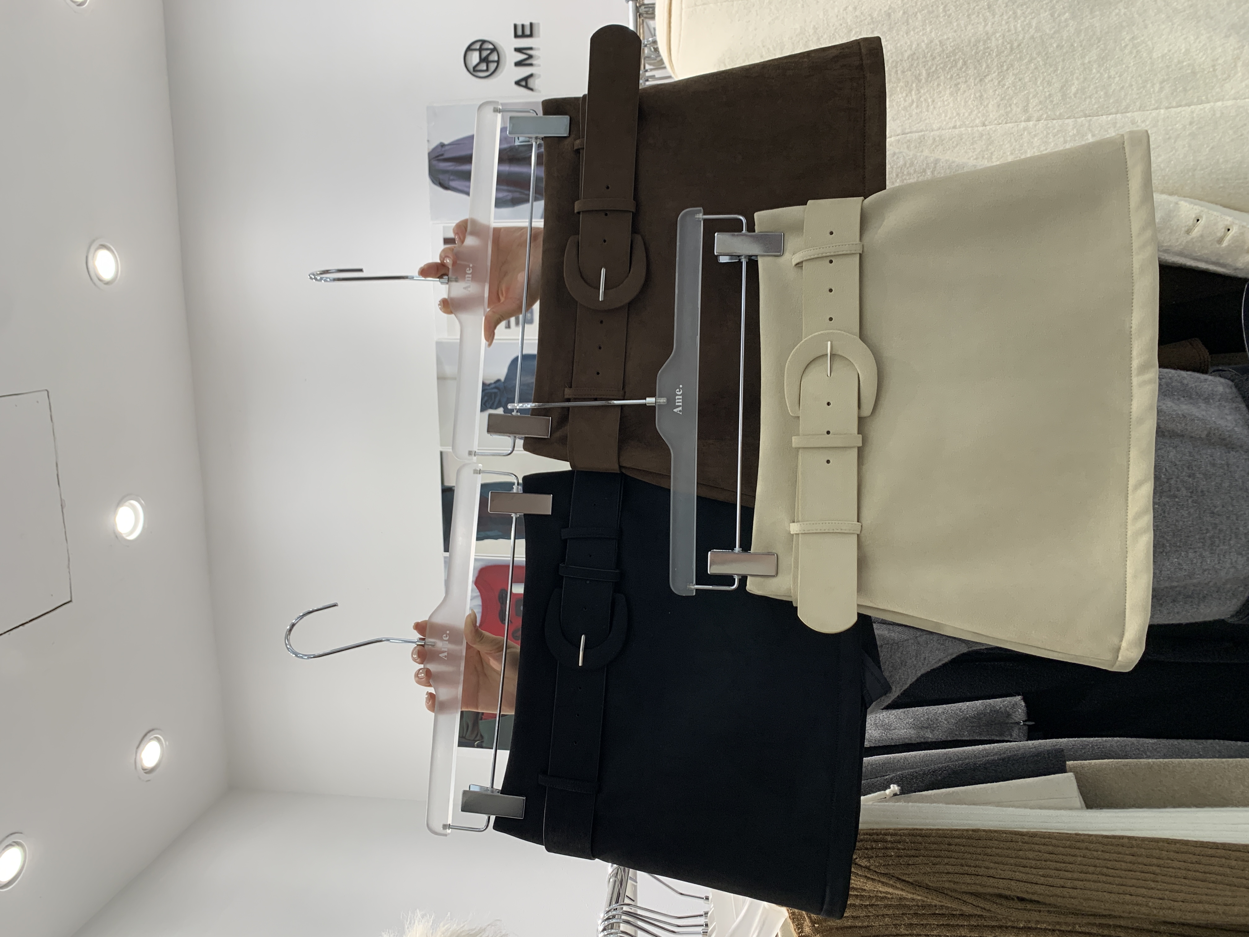 AME2025冬季高品质加厚加绒鹿皮绒配皮带百搭高腰显瘦A字半身裙