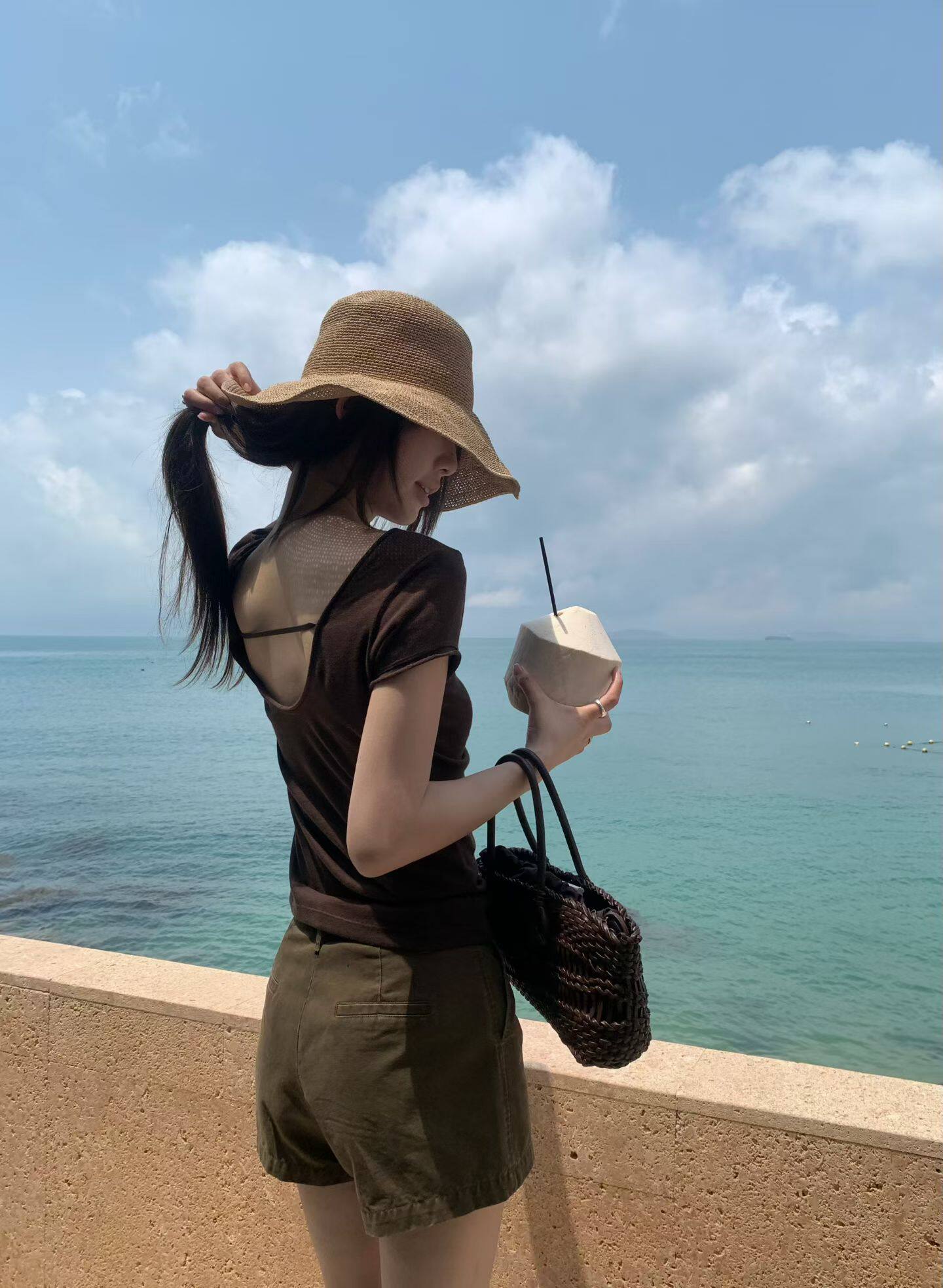 Simnice2026夏季新设计感老钱风露背修身显瘦短袖上衣百搭麻料T恤