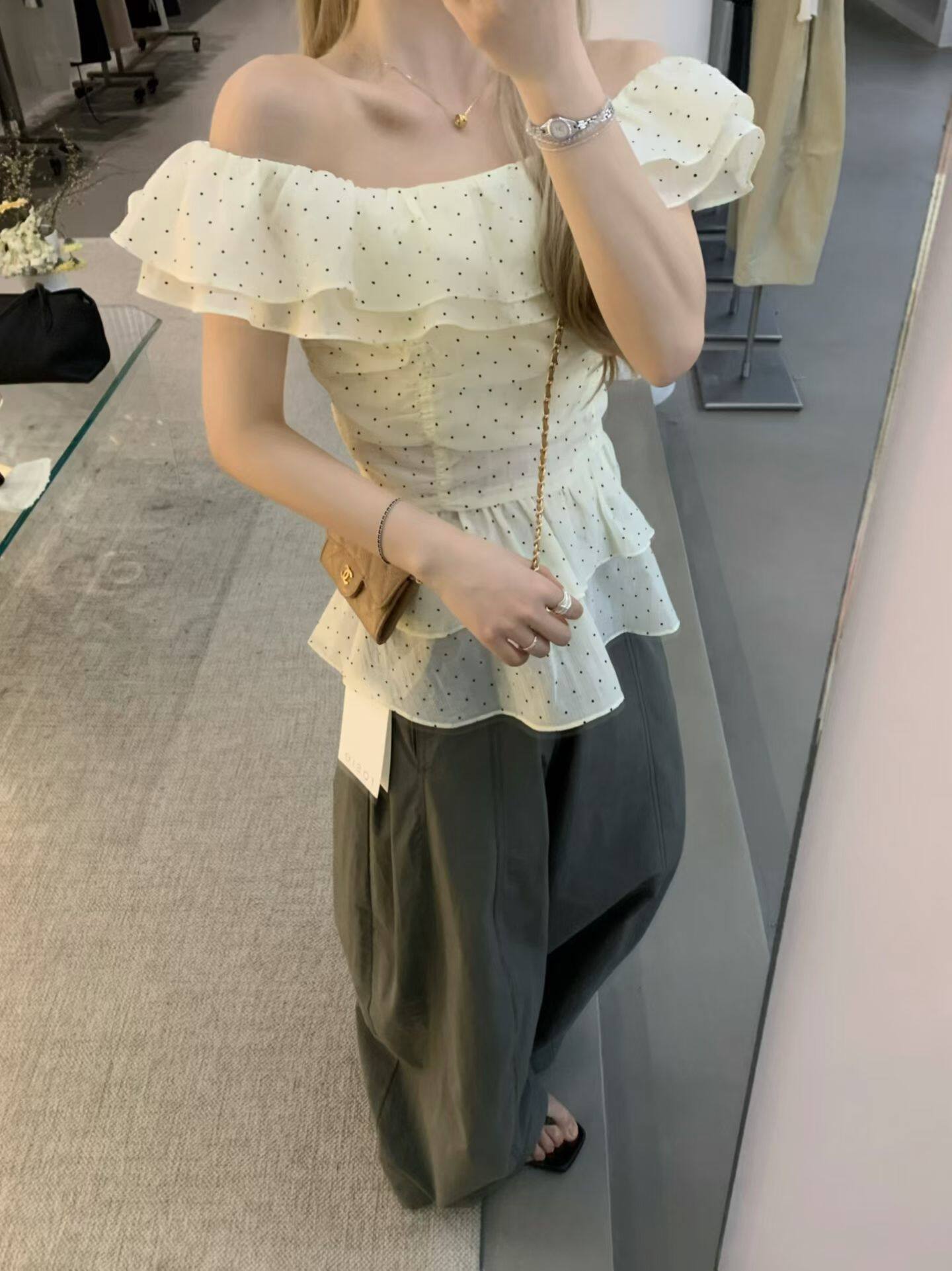 OLIVE2026夏季新款韩版设计感荷叶边一字领波点收腰显瘦气质上衣