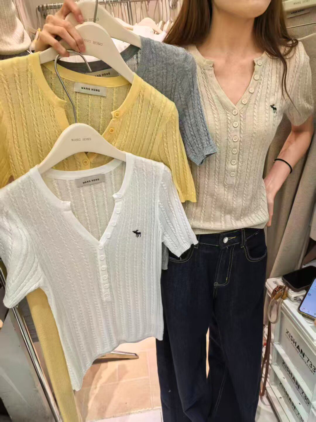 WANGHONG2026春夏新款细羊毛V领排扣针织衫女短袖修身显瘦上衣