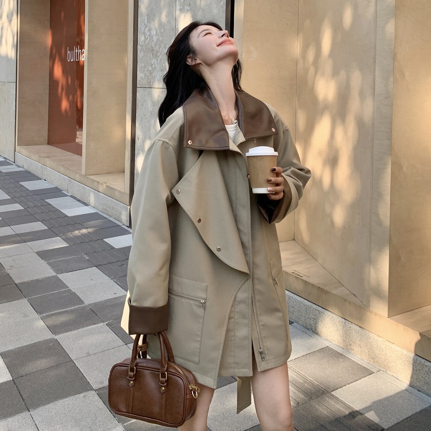 设计感卡其色撞色拼皮风衣外套女2025秋款英伦风高级感中长款大衣,女装风衣,2C033