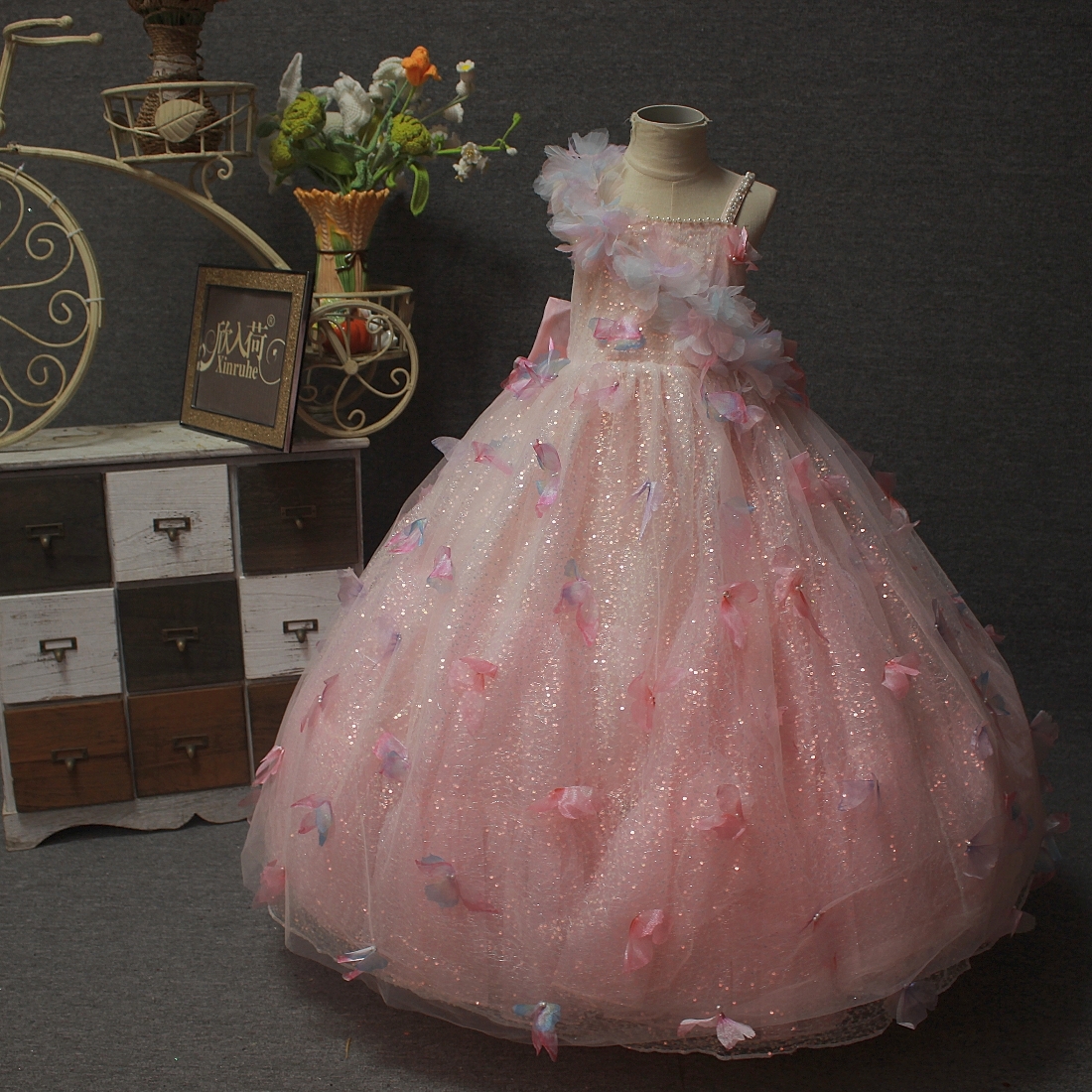 女童粉色长款礼服立体蝴蝶花朵