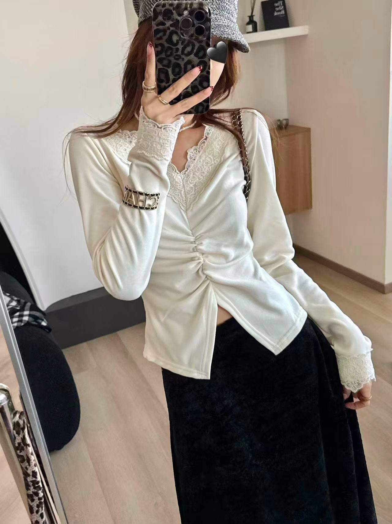 韩系v领蕾丝拼接抽褶开叉双面绒打底衫女秋冬修身纯欲内搭上衣