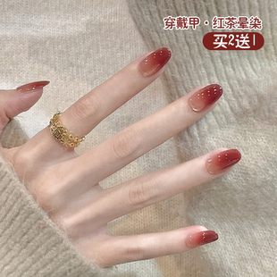 2025秋冬显白穿戴甲渐变红茶猫眼美甲贴片短椭圆高级感手指假指甲