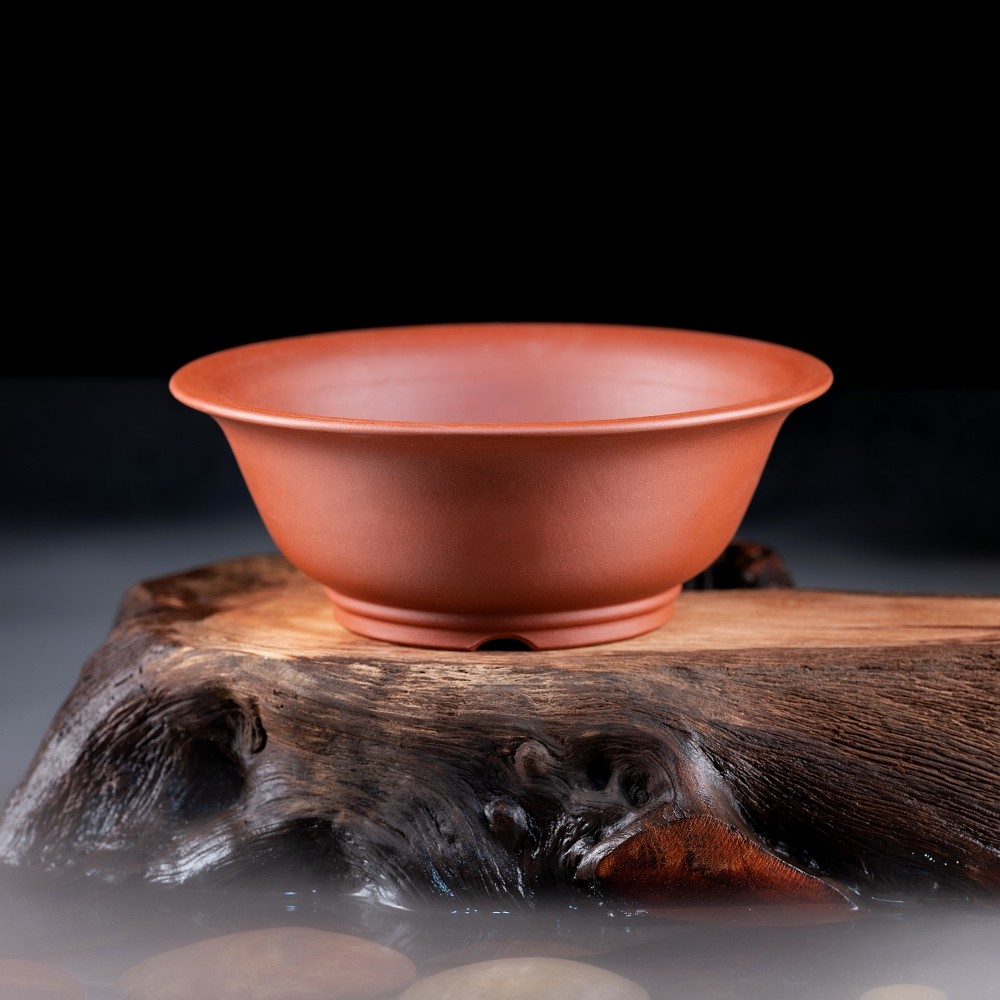 老艺人手工制作微型紫砂圆盆