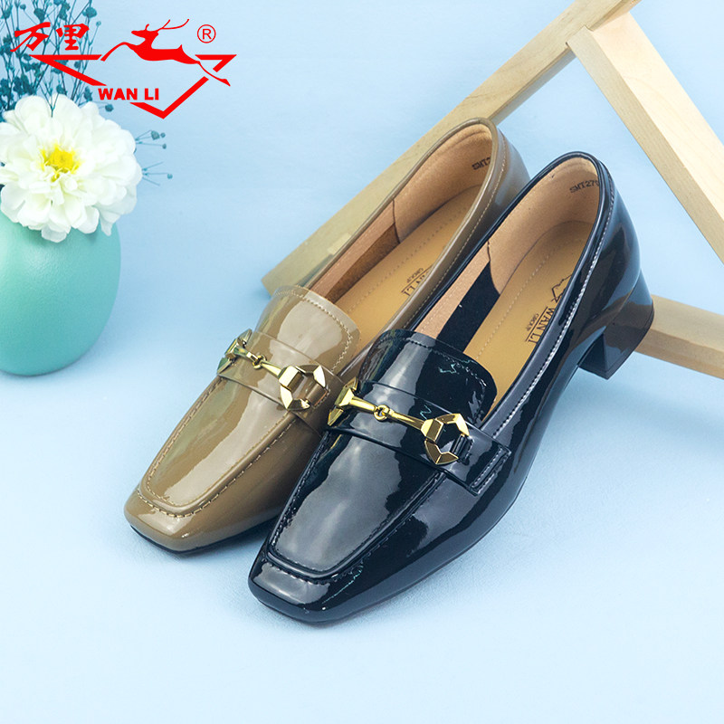 万里新款真皮女鞋英伦风单鞋百搭粗跟休闲鞋时尚乐福鞋smt2798