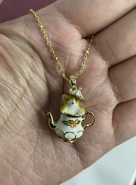 手绘珐琅彩釉童话风镀18K真金轻奢俏皮小松鼠项链淘气包儿锁骨链