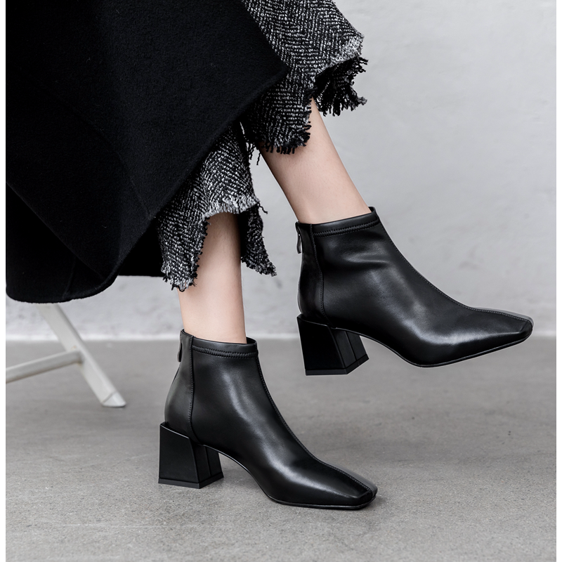 粗跟及短靴女踝靴裸色价格 粗跟及短靴女踝靴裸色图片 星期三