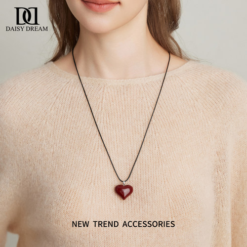爱心吊坠黑绳项链女长款甜酷