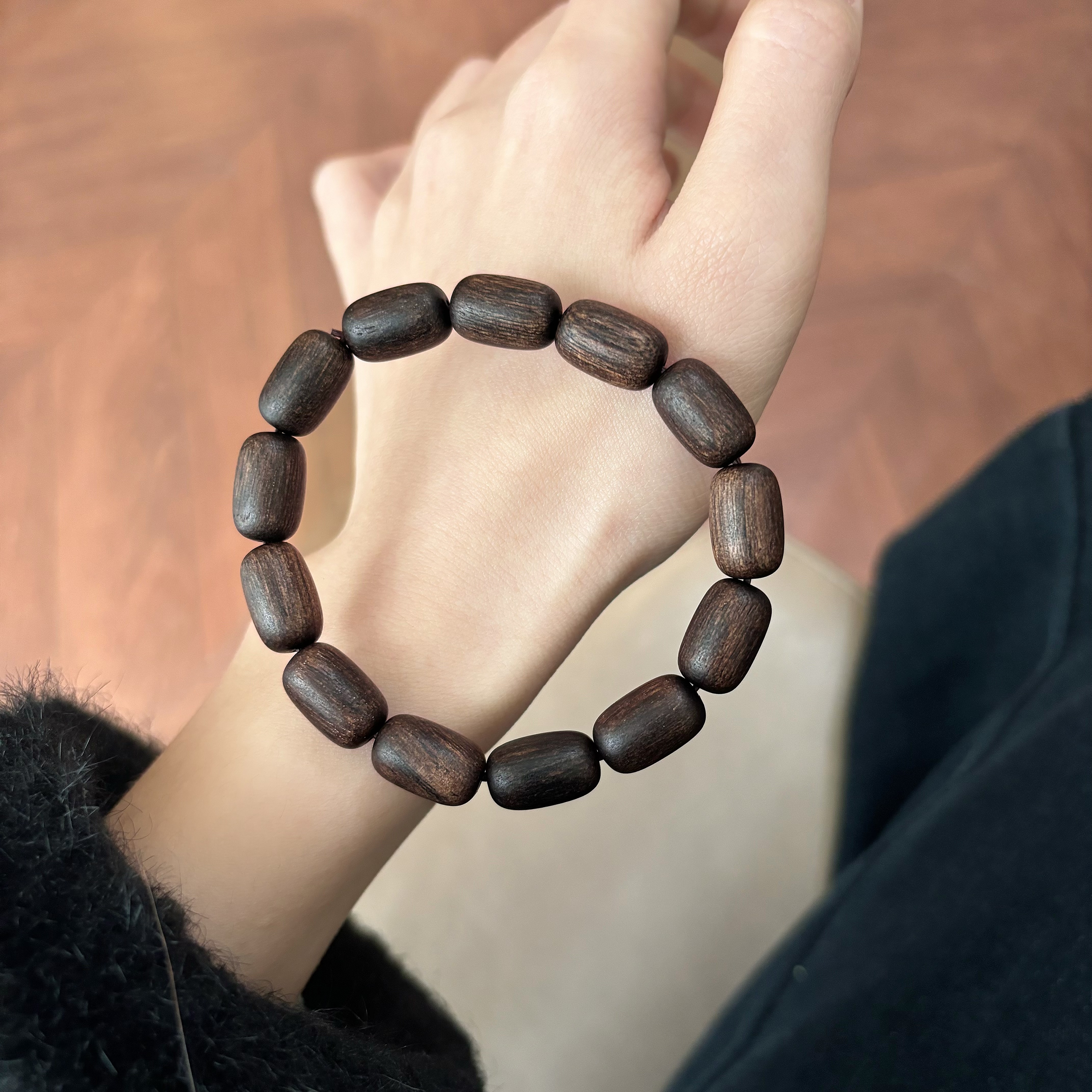 天然沉香桶珠手串经典素圈设计