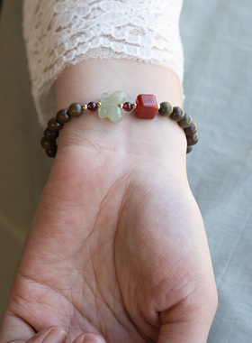 浮生事|原创绿檀木手串红玛瑙五行喜木火和田玉简约中式文艺手链