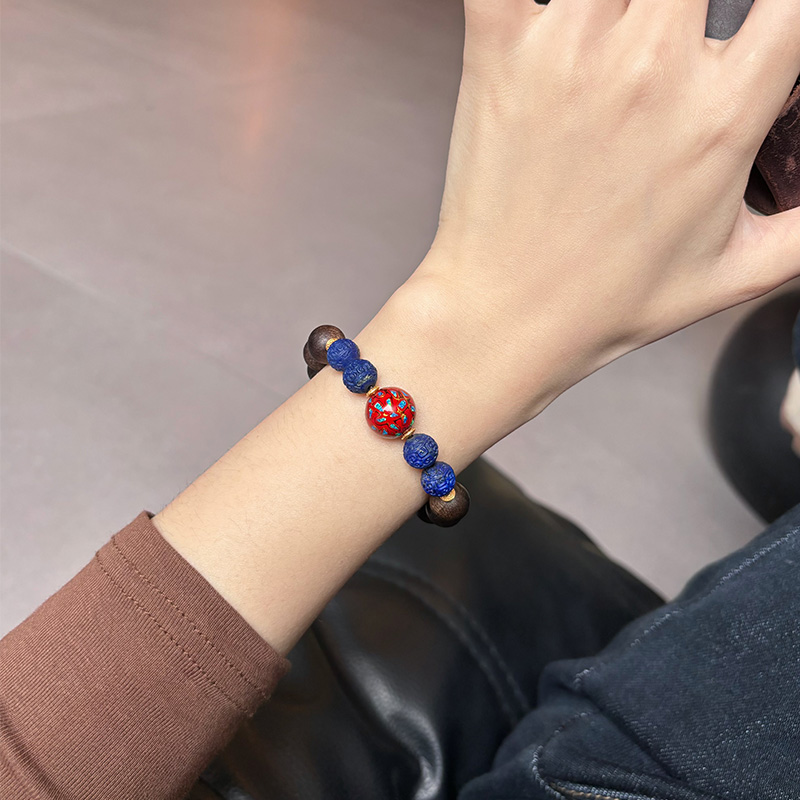 沉香1.0单圈手串搭配大漆顶珠