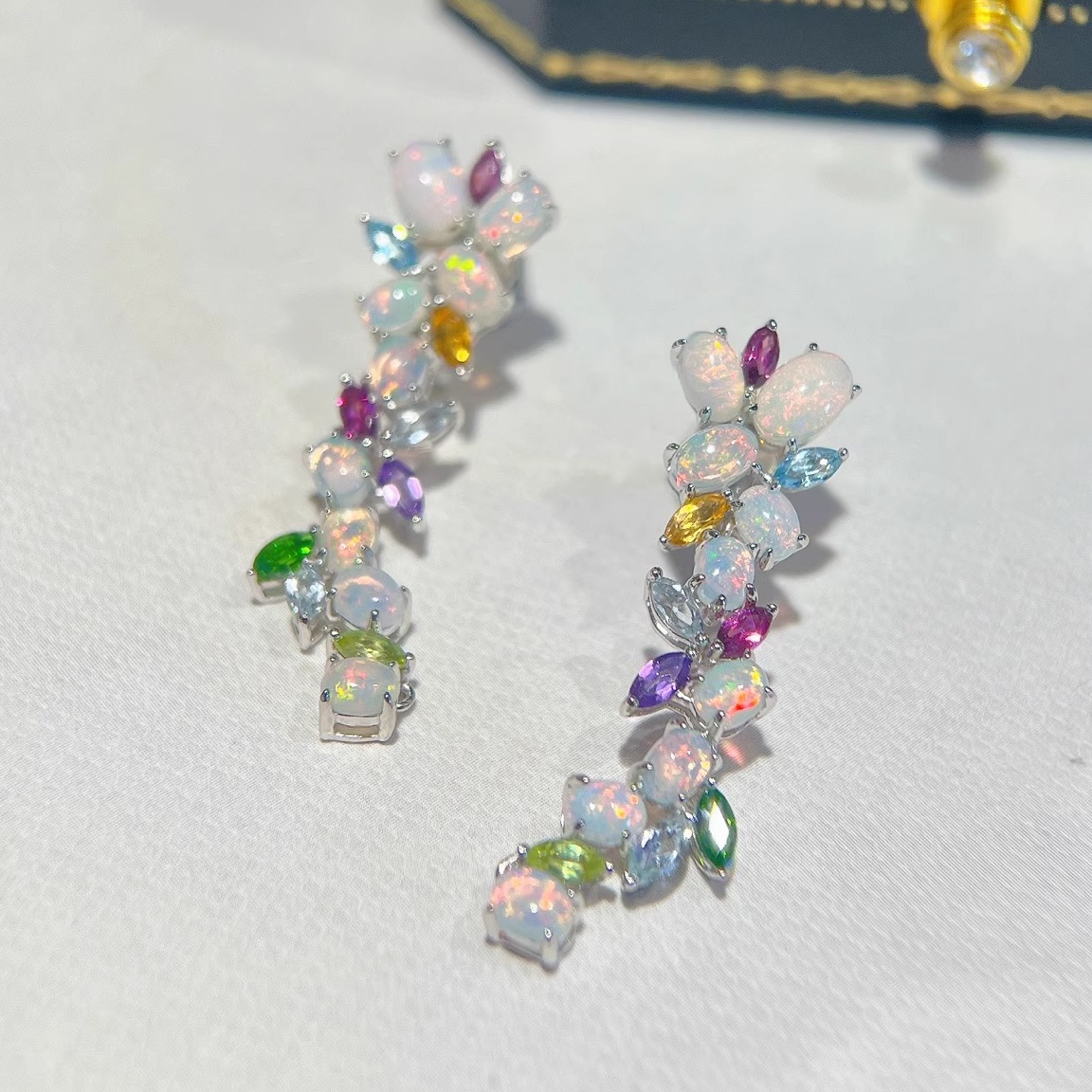 星赞轻奢珠宝S925银镶嵌天然澳宝欧泊彩宝流苏款耳坠耳饰精致优雅