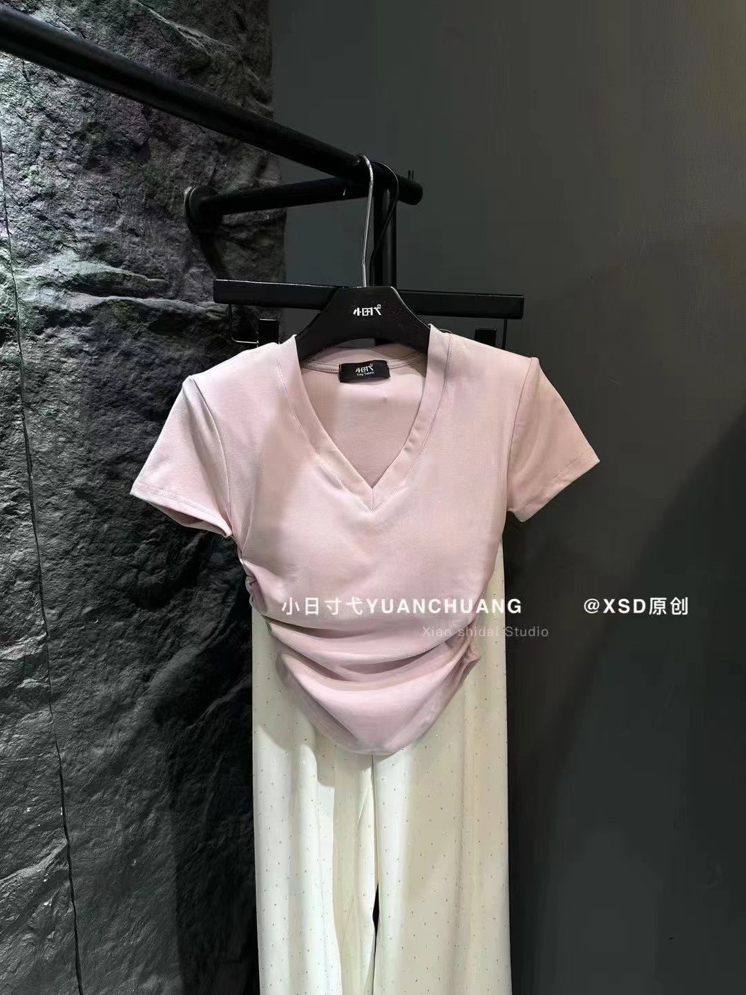 ADD2025夏季新款韩版辣妹V领圆弧褶皱收腰短袖垫肩T恤打底上衣女