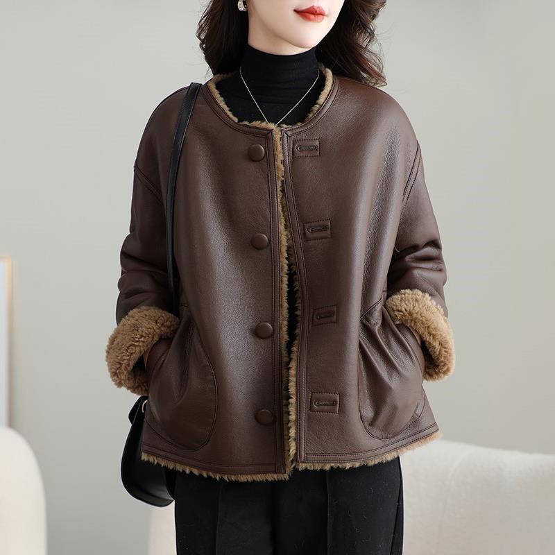 皮毛一体两面穿羊羔毛加厚短外套女2025冬季新款女士圆领保暖外穿