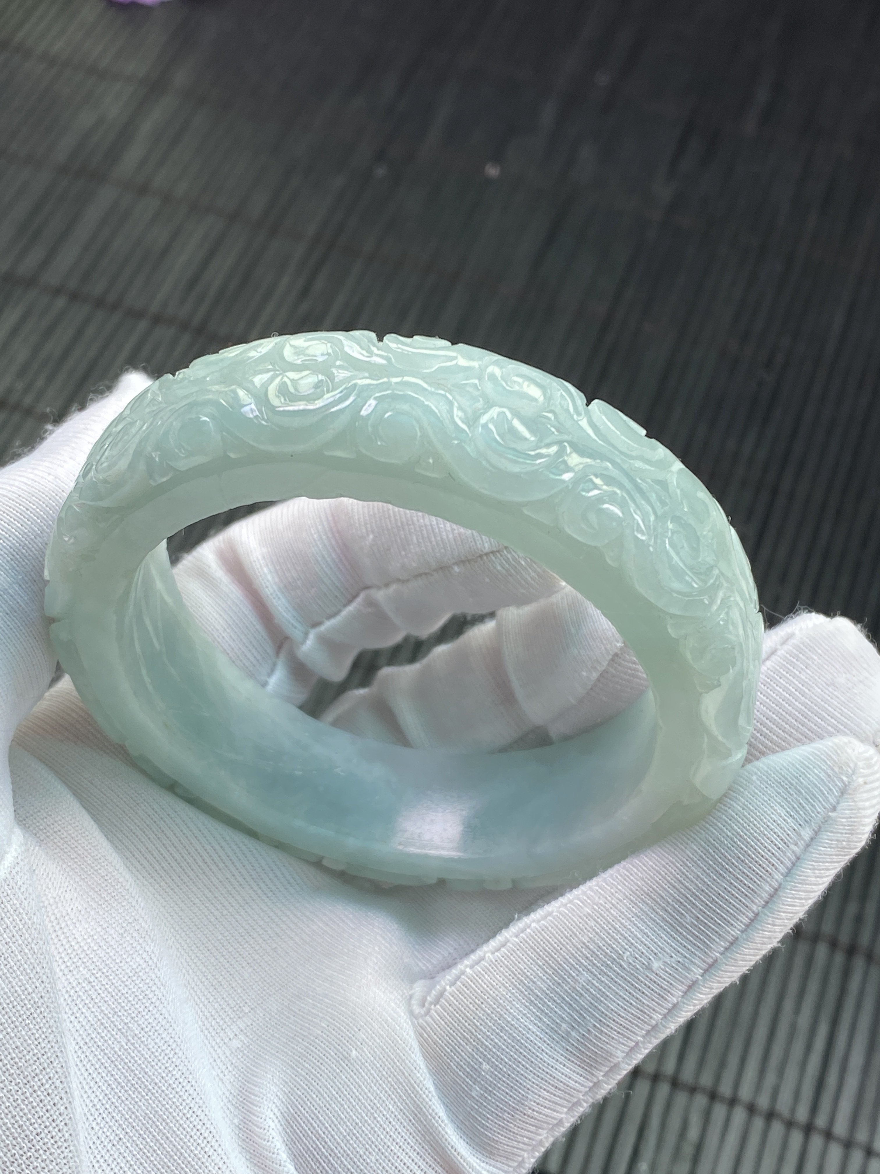 52正圈 天然A货翡翠冰晴雕花手镯毛货 掌宽64mm左右戴 证书2674